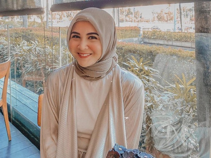 gaya hijab Kesha Ratuliu.