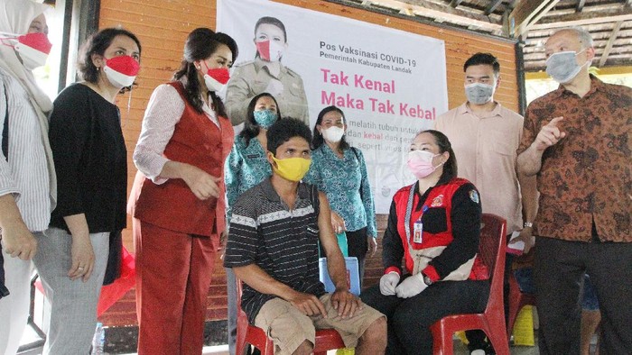 Berbagai cara dilakukan untuk mencapai herd immunity, salah satunya adalah dengan gencar melakukan vaksinasi. Seperti yang dilakukan Kowani ini.