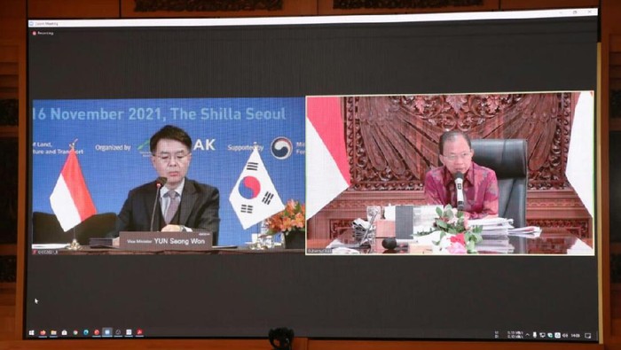 Gubernur Bali Wayan Koster bertemu Wakil Menteri Pertanahan, Infrastruktur dan Transportasi Korea Selatan (Korsel) Yoon Sung-won secara virtual.