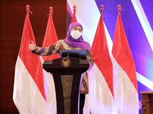 Cegah Masuknya Varian Delta Plus, Khofifah Minta Awasi TKI Malaysia-Singapura
