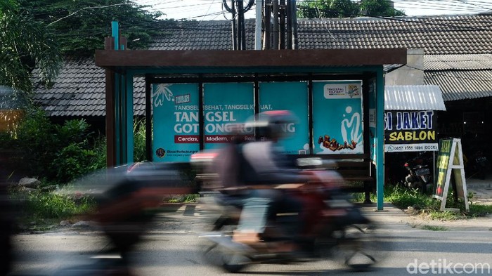 Halte di Pamulang Tangsel Sudah Ditata, Tolong Dirawat Ya! Pemkot Tangsel sudah menata halte di Pamulang yang dulunya tidak terawat. Buat warga, jangan sampai dirusak ya!