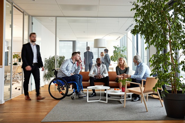 ilustrasi kaum disabilitas di kantor