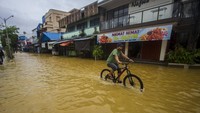 Badan Penanggulangan Bencana Daerah (BPBD) Kabupaten Hulu Sungai Tengah mencatat sebanyak enam kecamatan di Kabupaten Hulu Sungai Tengah terdampak banjir akibat hujan dengan intensitas tinggi. ANTARA FOTO/Bayu Pratama S  