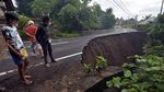 Jalan Raya Gianyar Bali Ambles Imbas Hujan Deras