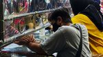 Jelang Natal dan Tahun Baru, Toko Emas Diserbu Emak-emak