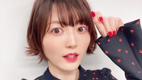 Kana Hanazawa ternyata juga punya suara yang merdu saat bernyanyi. Foto: Instagram Kana Hanazawa