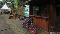 Pembersihan material saat ini belum maksimal dilakukan karena longsoran tanah masih bergerak.