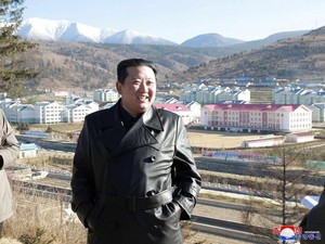 Perintah Kim Jong-Un Warga Tak Tertawa Saat Peringati Kematian Ayah