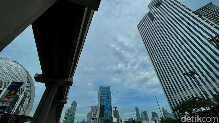 Langit Jakarta Cerah Berawan