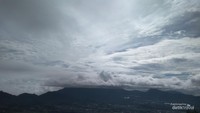 Pemandangan Gunung Putri