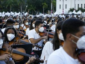 Gegap Gempita Orkestra Terbesar di Dunia