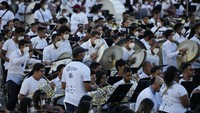 Mereka ingin memastikan bahwa semua aturan, termasuk setiap peserta memainkan alat musik selama lebih dari lima menit, dipatuhi.