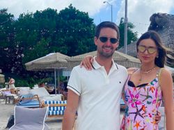 Kemesraan Istri Supermodel dan Suami Bos Teknologi Berduit Rp 149 Triliun