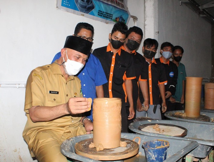 Pemprov Sumbar Dorong OPD Belanja Hasil Produk Siswa SMK