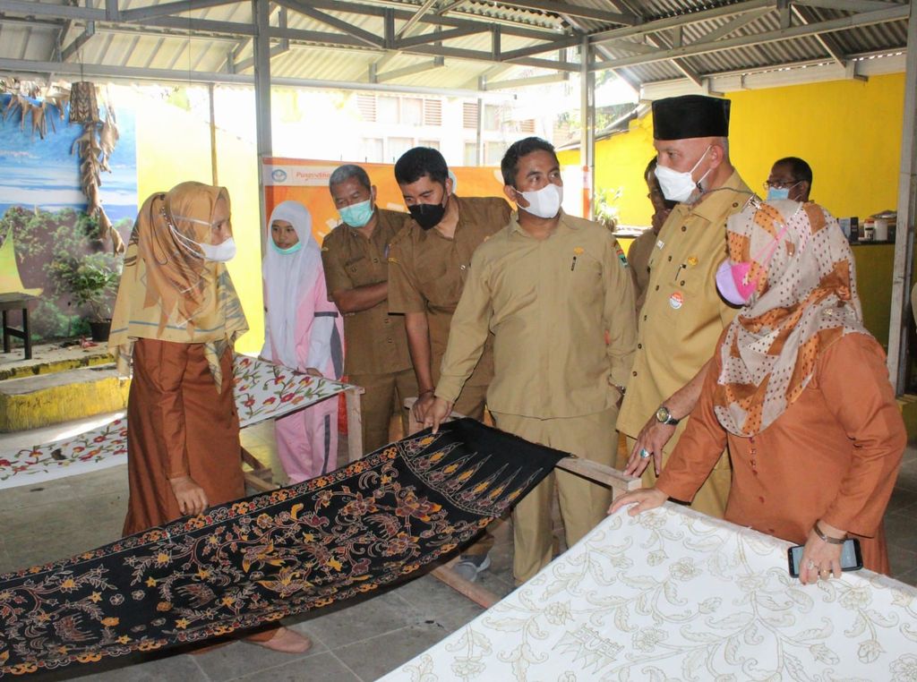 Pemprov Sumbar Dorong OPD Belanja Hasil Produk Siswa SMK