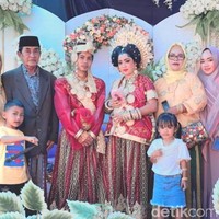 Haslinda menuturkan mempelai wanita yang menikah dengan paman itu bernama Rindiani. Sang mempelai wanita menikah dengan Herman yang masih memiliki hubungan keluarga yaitu sebagai paman. Foto: Dok/Haslinda.