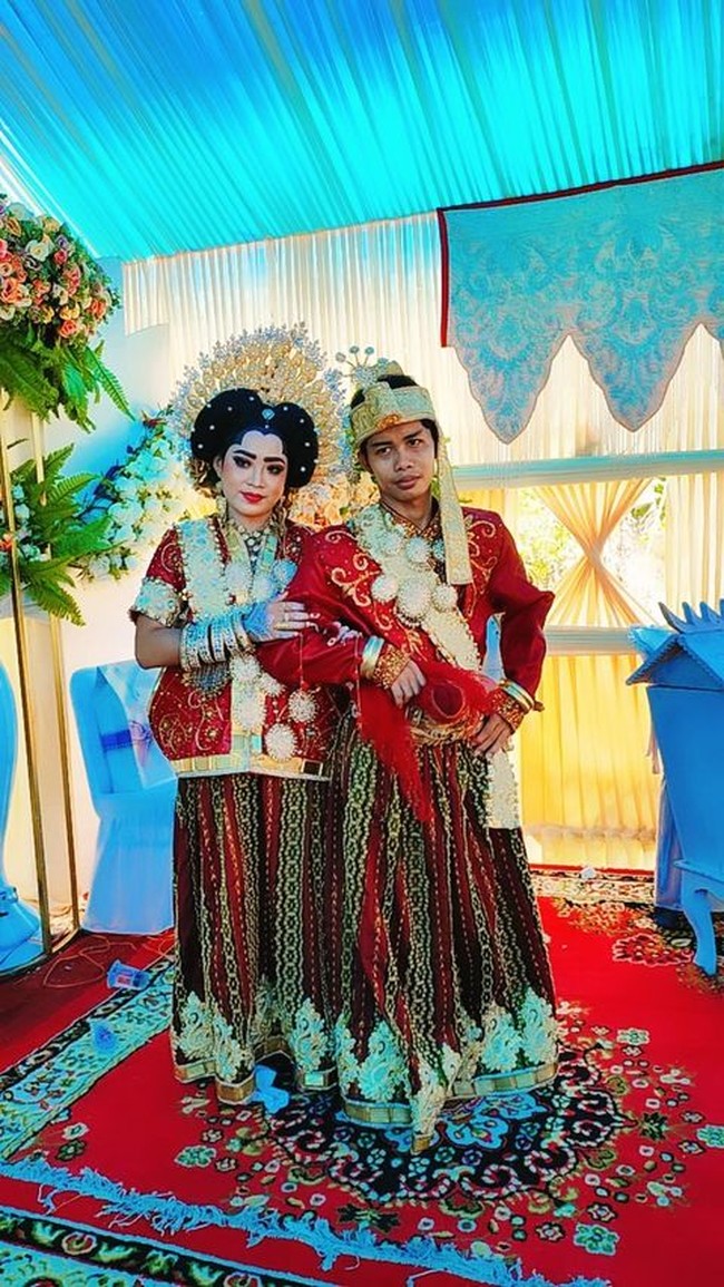 Wolipop sudah mewawancarai Haslinda yang mengunggah video tersebut di akun TikToknya. Ia mengatakan jika acara pernikahan tersebut diadakan pada 10 November 2021 di rumah mempelai wanita, Desa Salobukkang, Kabupaten Sidrap, Kecamatan Duapitue, Provinsi Sulawesi Selatan. Foto: Dok/Haslinda.