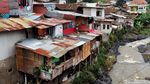 Rumah Semi Permanen Padati Bantaran Sungai di Bandung