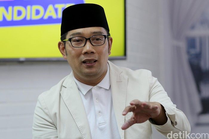 Ridwan Kamil Cicip Kopi Luwak Ciwidey Berlapis Emas di Restoran Burj Khalifa