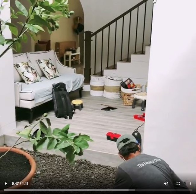 Rumah hadir dengan konsep yang terbuka sehingga udara dan cahaya alami tetap masuk. (Foto: Instagram/the_house_of_olive)