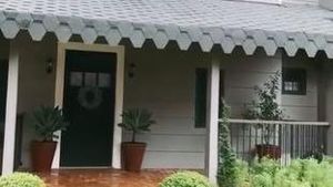 9 Potret Rumah Arya Saloka Bergaya Modern Rustic, Homey Banget!