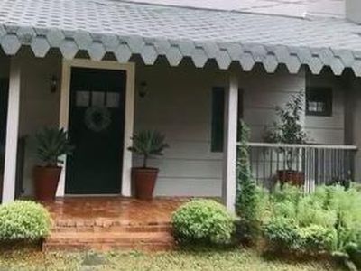 9 Potret Rumah Arya Saloka Bergaya Modern Rustic, Homey Banget!