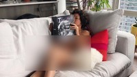 Tak hanya di panggung, dalam media sosialnya Sophia juga kerap mengunggah foto seksinya bahkan tanpa busana. Dok. Instagram