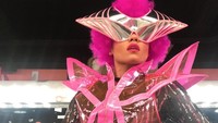 Sophia yang sempat menjadi penyanyi di Las Vegas memang memiliki aksi panggung yang heboh. Dok. Instagram
