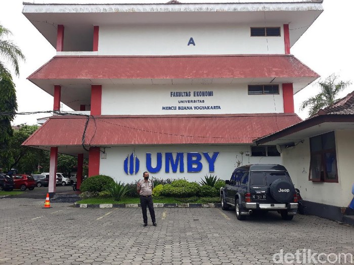 Suasana Universitas Mercu Buana Yogyakarta.