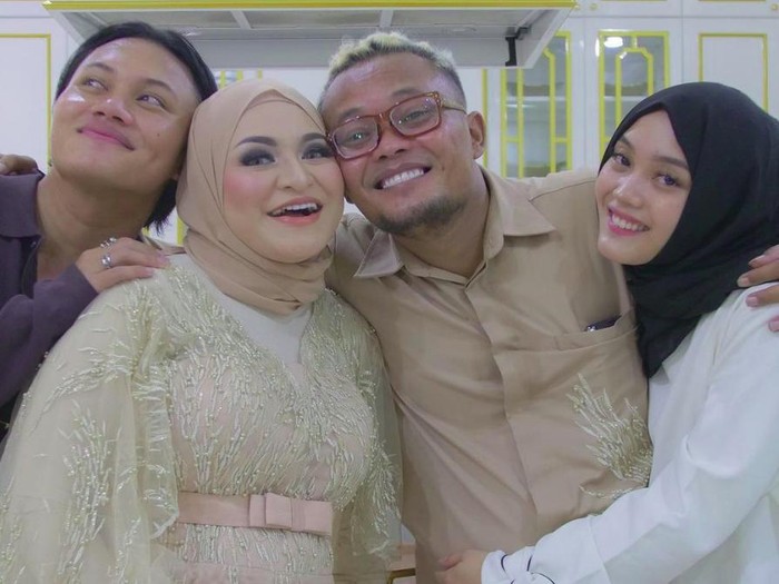 Sule Sule rayakan ulang tahunnya dan ulang tahun pernikahan