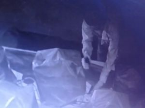 Terekam CCTV! Aksi Maling di Tasikmalaya Gondol Monitor Warnet