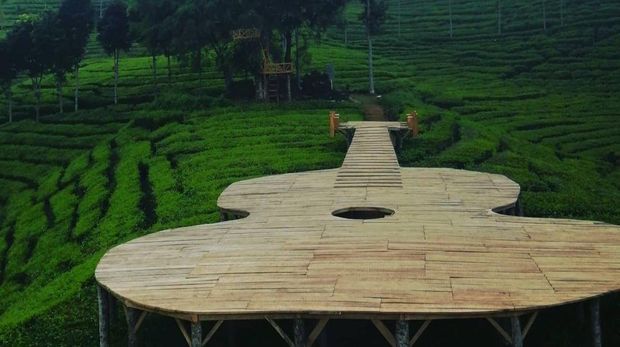 Kebun Teh Sirah Kencong.