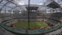 JIS merupakan stadion berstandar internasional berstandar FIFA dengan konsep green building level Platinum Grade berkapasitas 82 ribu penonton dengan atap buka-tutup (retractable roof), fasilitas sky viewing deck dan rumput hybrid pertama di Indonesia.