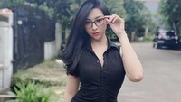 Angela Lorenza sumbangkan seluruh penghasilan pertama jadi SPG untuk ibundanya yang kesulitan bayar kontrakan. (Foto: dok instagram)