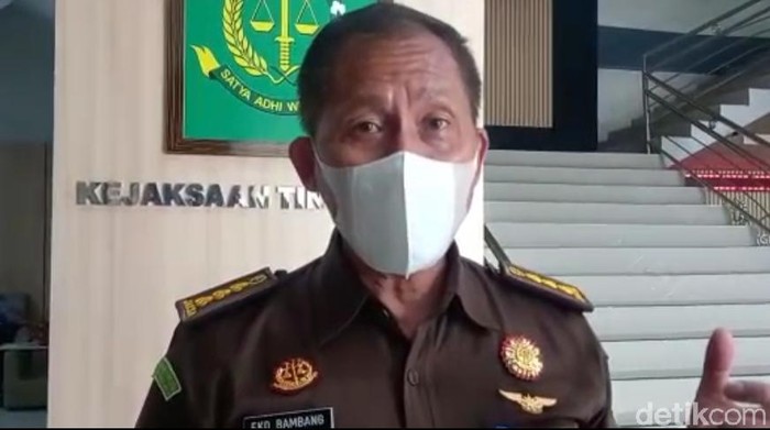 Aswas Kejati Jambi saat diwawancarai terkait laporan terhadap Kajari Tanjabtim dan penyidiknya (Ferdi Almunanda/detikcom)