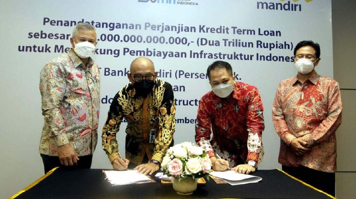 Bank Mandiri Kucurkan Kredit untuk Pembangunan Infrastruktur Bank Mandiri memberikan kredit kepada Indonesia Infrastructure Finance (IIF) senilai Rp 2 triliun. Fasilitas kredit ini untuk mendukung pembangunan infrastruktur.
