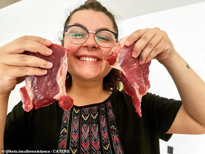 Berhenti Makan Buah, Wanita Ini Ketagihan Makan Telur dan Daging Mentah