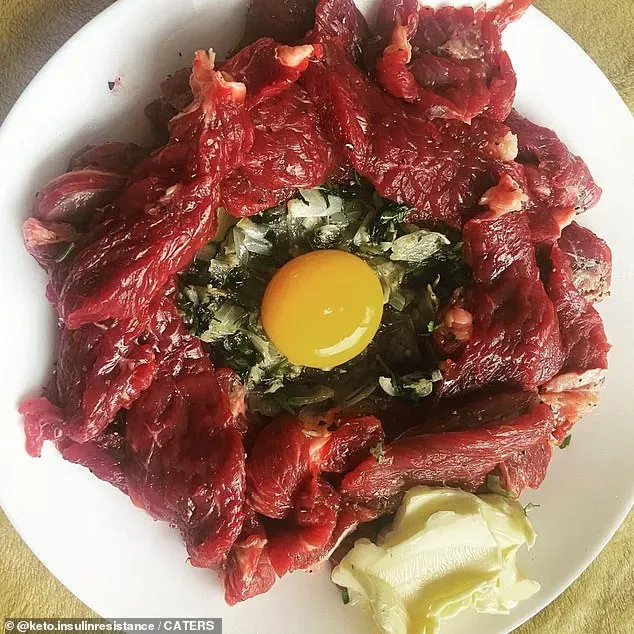 Berhenti Makan Buah, Wanita Ini Ketagihan Makan Telur dan Daging Mentah