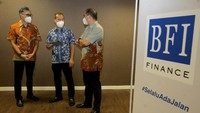 Sampai dengan kuartal III 2021, sebanyak 86,8% dari pembiayaan yang direstrukturisasi telah kembali normal. Sementara 12,9% adalah re-restrukturisasi dengan ketentuan yang telah ditinjau kembali dan sisanya adalah restrukturisasi dengan opsi grace period. 