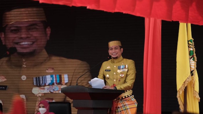 Bupati Gowa Adnan Purichta Ichsan saat sambutan di peringatan hari jadi Gowa ke 701 tahun. (dok. Humas Gowa)