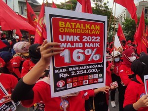 Sambangi Kantor Ganjar Pranowo, Buruh Tuntut Upah Naik 16%