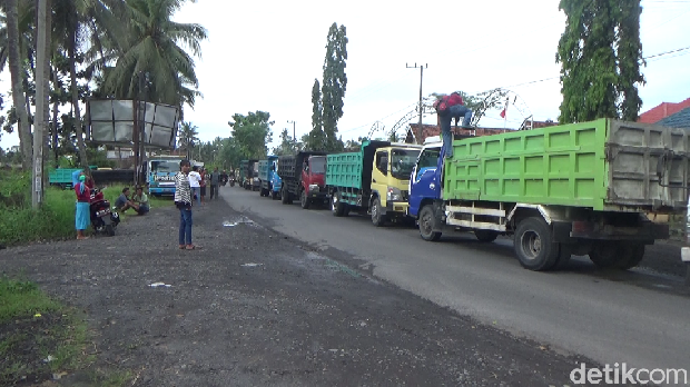 demo sopir truk di lumajang