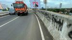 Duh, Sampah-Coretan Bikin Kumuh Jembatan Layang Rawa Panjang