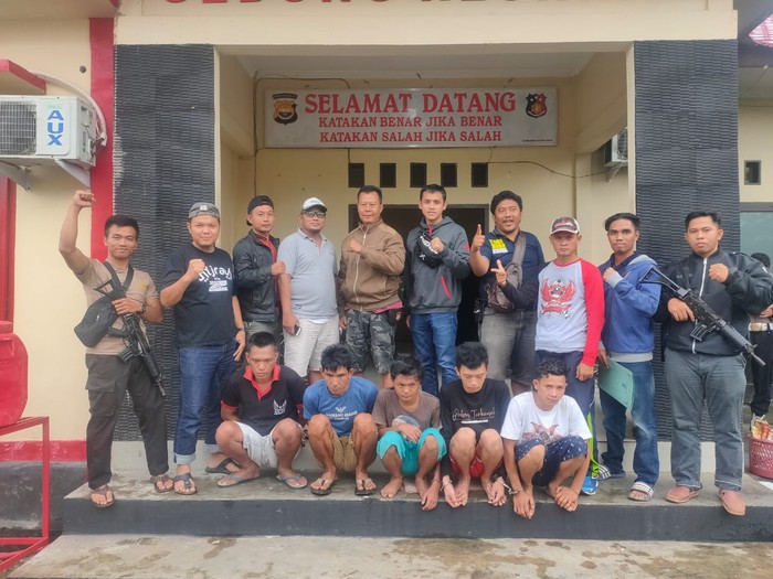 Empat siswi SMP yang masih di bawah umur menjadi korban perkosaan tujuh pria berkali-kali. Lima pelaku telah ditangkap (dok Istimewa) Empat siswi SMP yang masih di bawah umur menjadi korban perkosaan tujuh pria berkali-kali. Lima pelaku telah ditangkap (dok Istimewa)