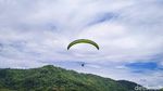 Serunya Main Paralayang di Kulon Progo, Bisa Lihat Gunung dan Pantai