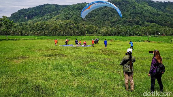 Ke depan, kegiatan seperti Festival Paralayang akan digelar karena menjadi potensi wisata yang diharapkan dapat menggerakkan ekonomi masyarakat, khususnya di wilayah Banjarsari. (Jalu Rahman Dewantara/detikTravel)