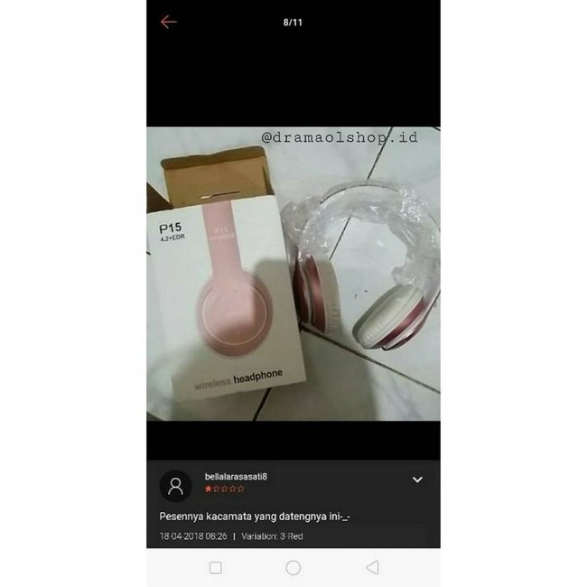 Pesan kacamata tapi yang datang malah headphone. Yaudah nggak apa-apa deh, lumayan untuk dengerin musik.. Foto: Facebook