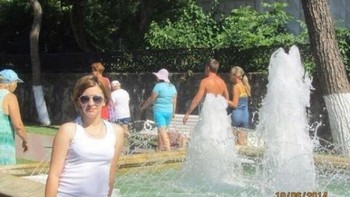 Ada yang menggunakan gaun pengantin. Foto: reddit.com/confusing_perspective