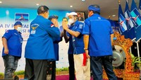 Gaung dan teriakan AHY for Presiden pun mulai mencuat dalam Musda yang berlangsung di Hotel Grand Inna Sanur Bali, Rabu (17/11/2021). Semangat AHY Presiden disuarakan oleh Ketua DPD Partai Demokrat I Made Mudarta saat memberikan sambutan Musda.