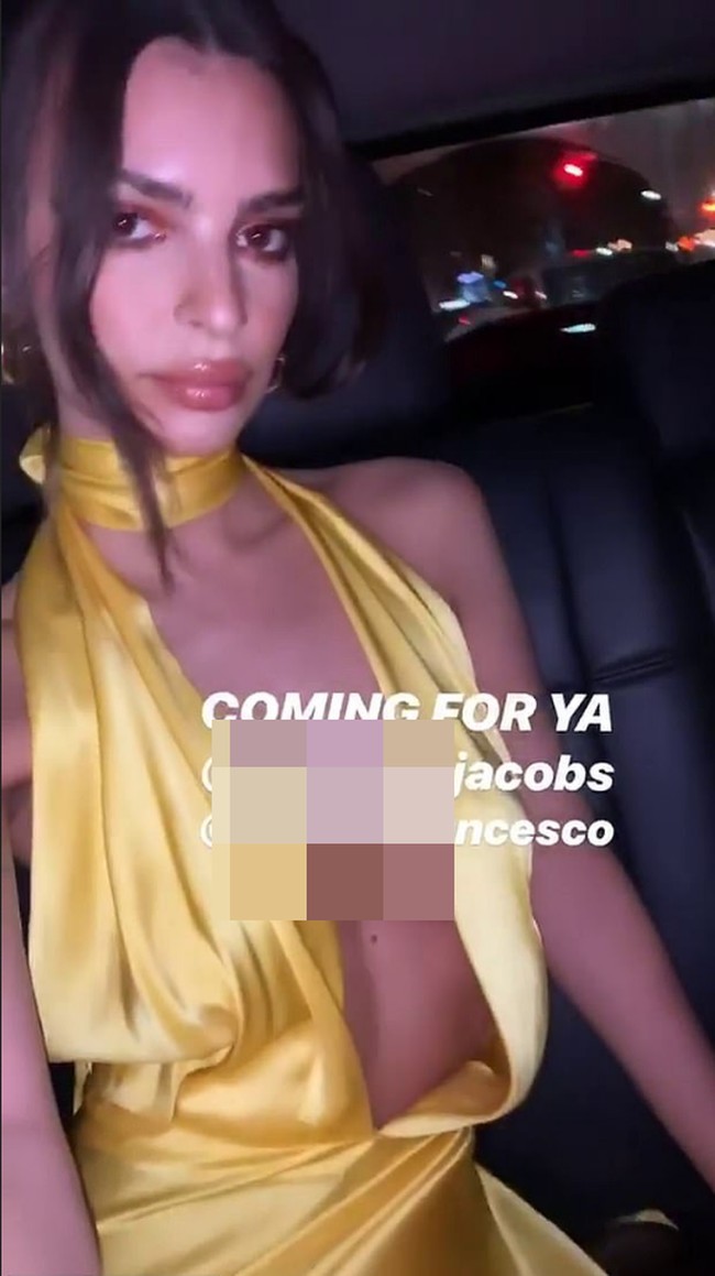 Seleb lain yang pernah jadi sorotan karena baju seksi saat kondangan adalah Emily Ratajcowski. Model dan aktris itu memakai dress keluaran Saks Potts yang memamerkan bagian dada. Baju warna kuning itu tentu membuatnya semakin jadi perhatian.Foto: Instagram